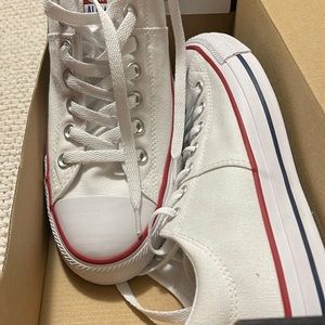 Converse Chuck Taylor Madison OX in white sz 11 women’s